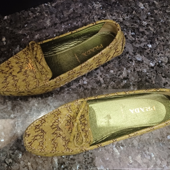 NEW! PRADA WOMEN OLIVE SNAKE SKIN LOAFERS BRAND NEW - Picture 2 of 6